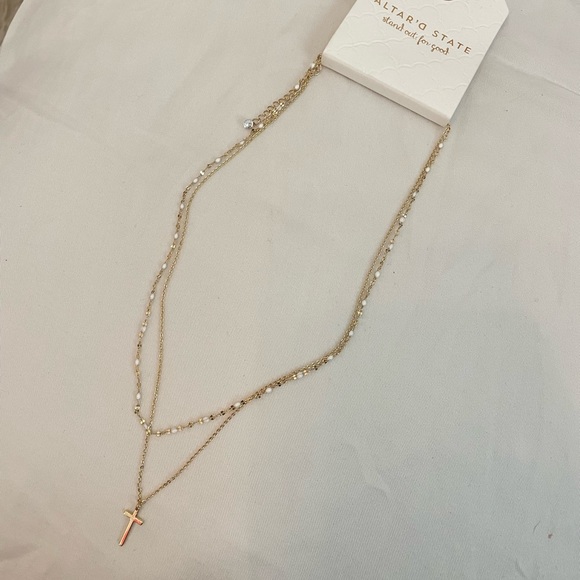 Never worn gold cross necklace - Picture 2 of 4